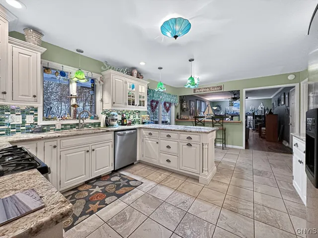 $575,000 | 10 Morgan Lane, New Hartford, NY 13413