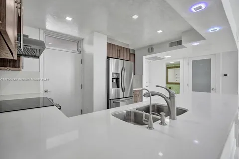 $675,000 | 6450 Collins Avenue, Unit 1204, Miami Beach, FL 33141