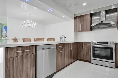 $675,000 | 6450 Collins Avenue, Unit 1204, Miami Beach, FL 33141