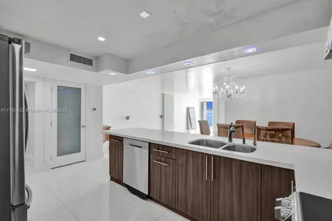 $675,000 | 6450 Collins Avenue, Unit 1204, Miami Beach, FL 33141