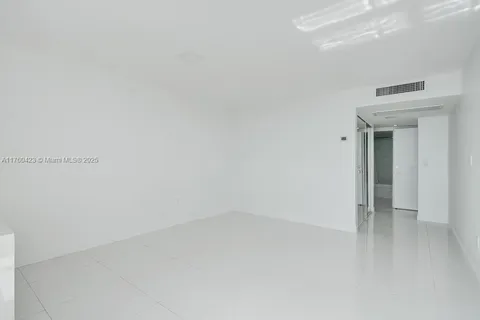 $675,000 | 6450 Collins Avenue, Unit 1204, Miami Beach, FL 33141