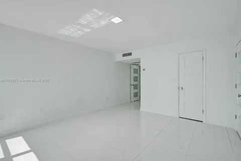 $675,000 | 6450 Collins Avenue, Unit 1204, Miami Beach, FL 33141