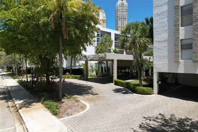 $3,600 | 201 178th Drive, Unit 315, Sunny Isles Beach, FL 33160