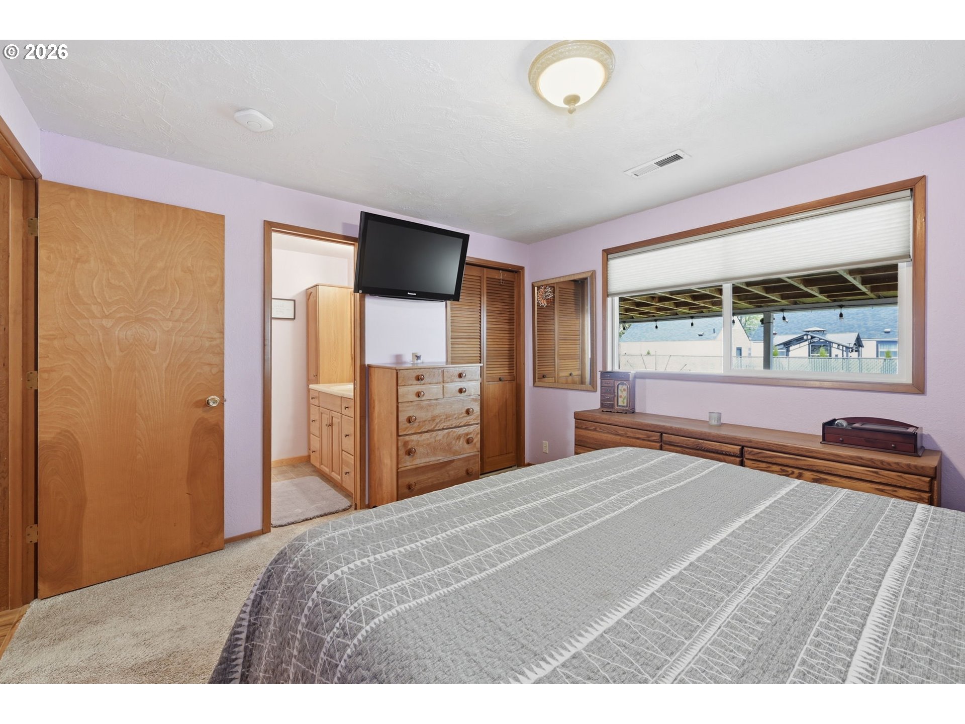 430 South 37th Place Springfield, OR 97478 - Photo 21 of 39 a bedroom with a bed and a large window