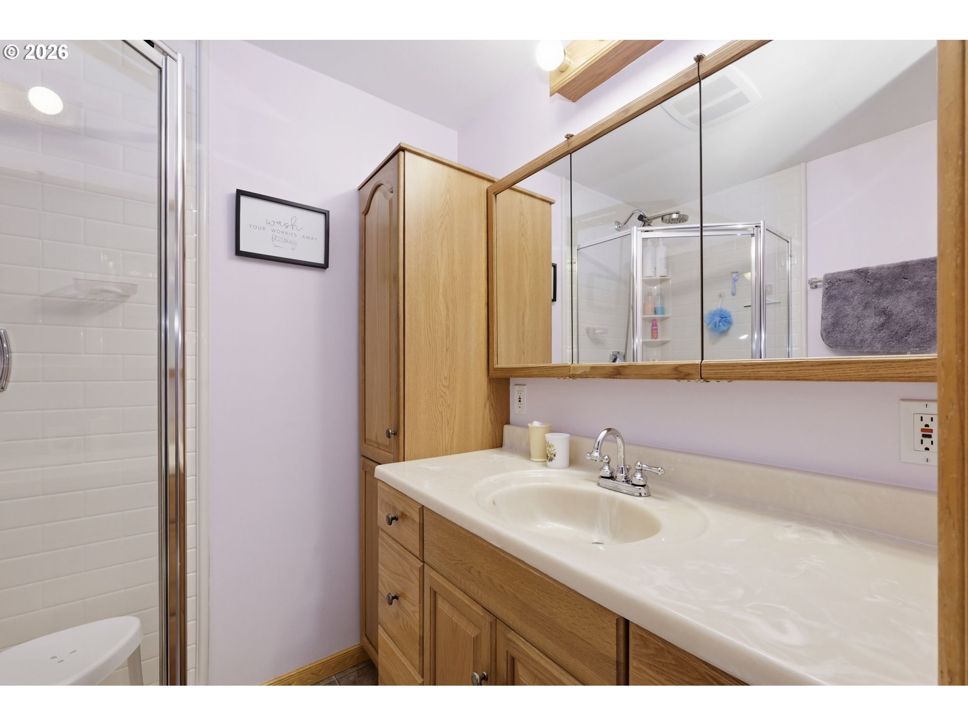 430 South 37th Place Springfield, OR 97478 - Photo 24 of 39 a bathroom with a sink a mirror and a shower