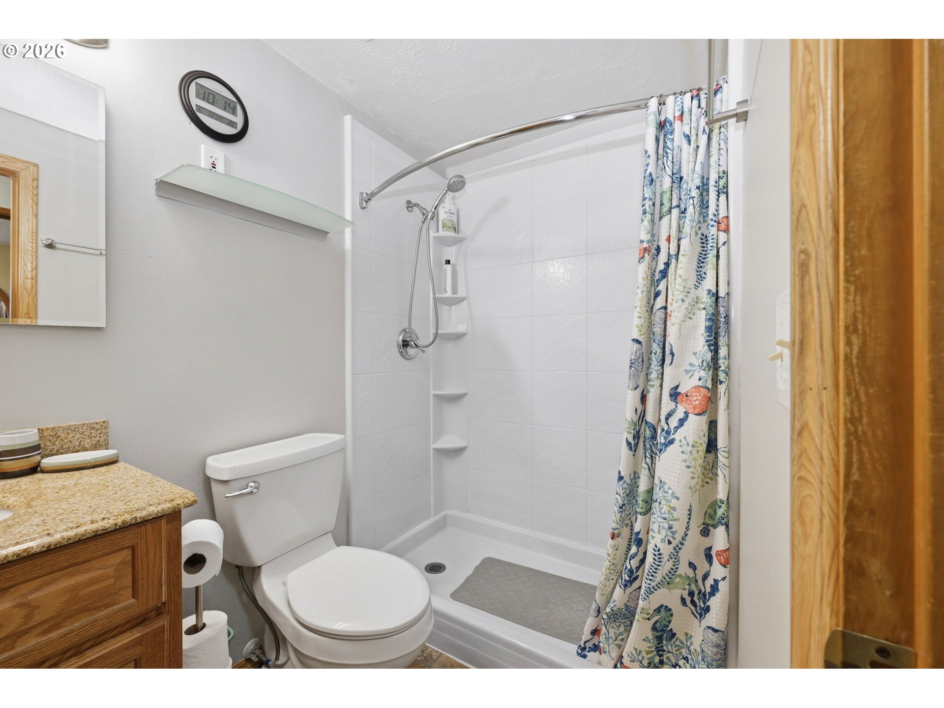 430 South 37th Place Springfield, OR 97478 - Photo 26 of 39 a bathroom with a toilet and a shower