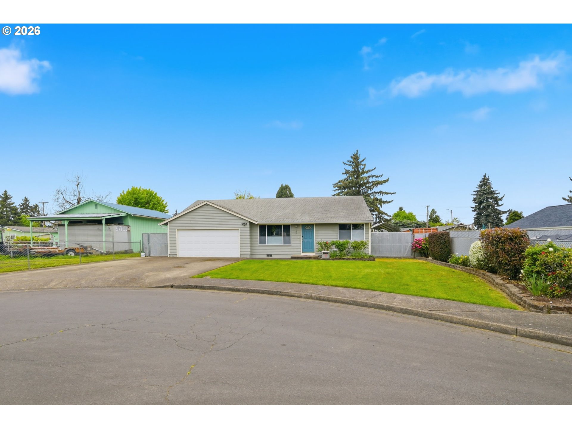 430 South 37th Place Springfield, OR 97478 - Photo 5 of 39 a front view of a house with a yard and garage