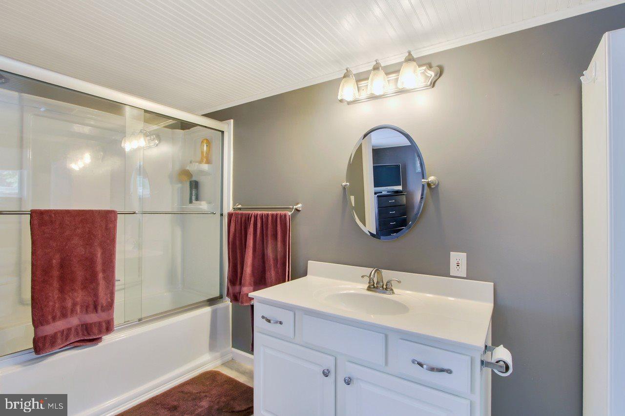 150 Treetop Lane Spring Grove, PA 17362 - Photo 18 of 24 Gallery Image 18
