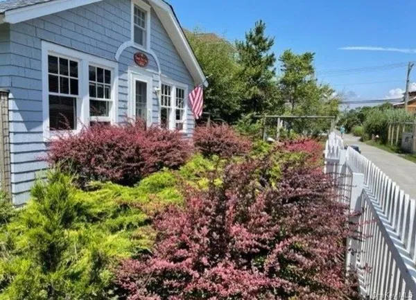 $5,500 | 40 Bungalow Lane, Ocean Beach, NY 11770
