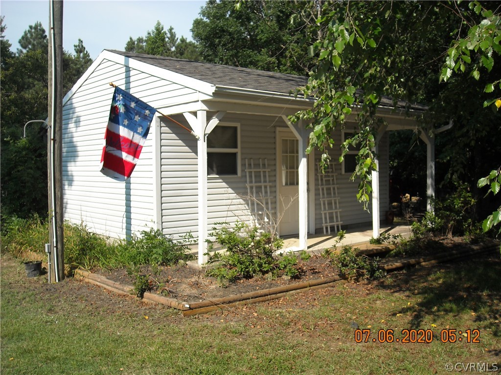 11493 East Quaker Road Disputanta, VA 23842 - Photo 3 of 31 Gallery Image 3