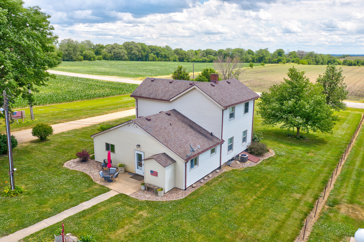 33042 State Rte 9 Tremont, IL 61568 - Photo 1 of 48