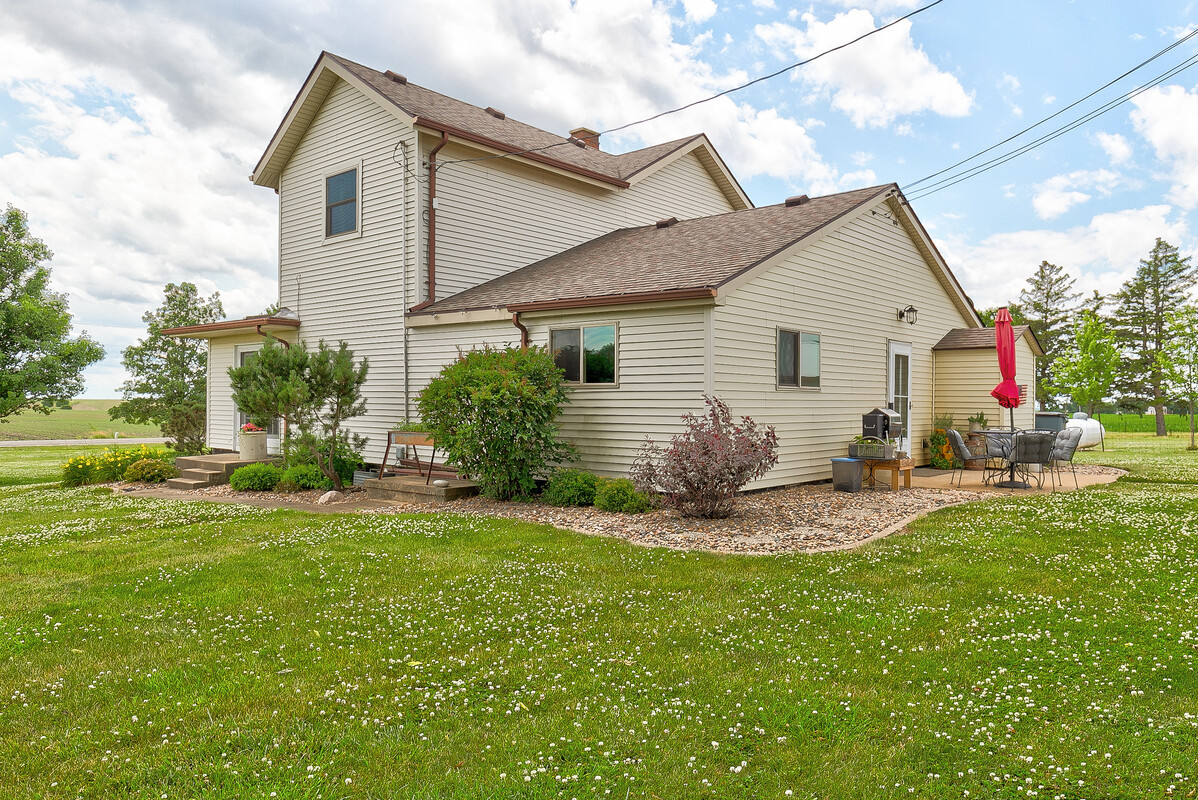 33042 State Rte 9 Tremont, IL 61568 - Photo 3 of 48