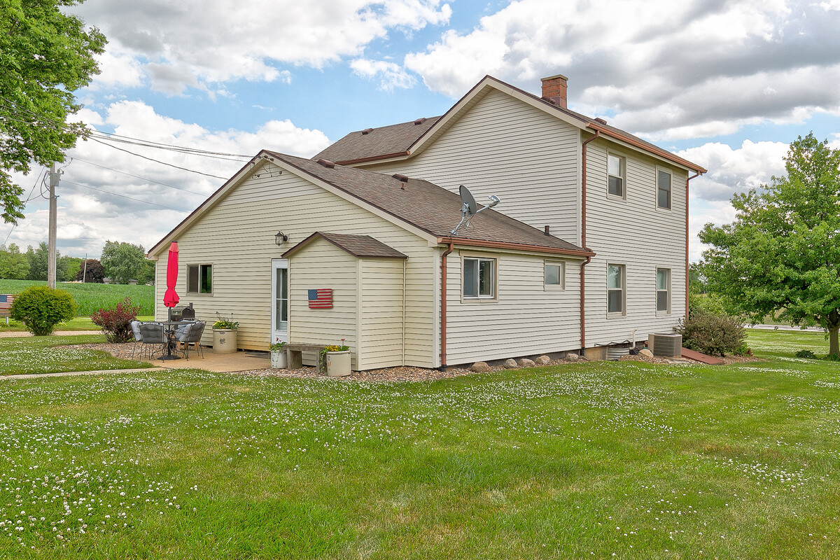 33042 State Rte 9 Tremont, IL 61568 - Photo 4 of 48