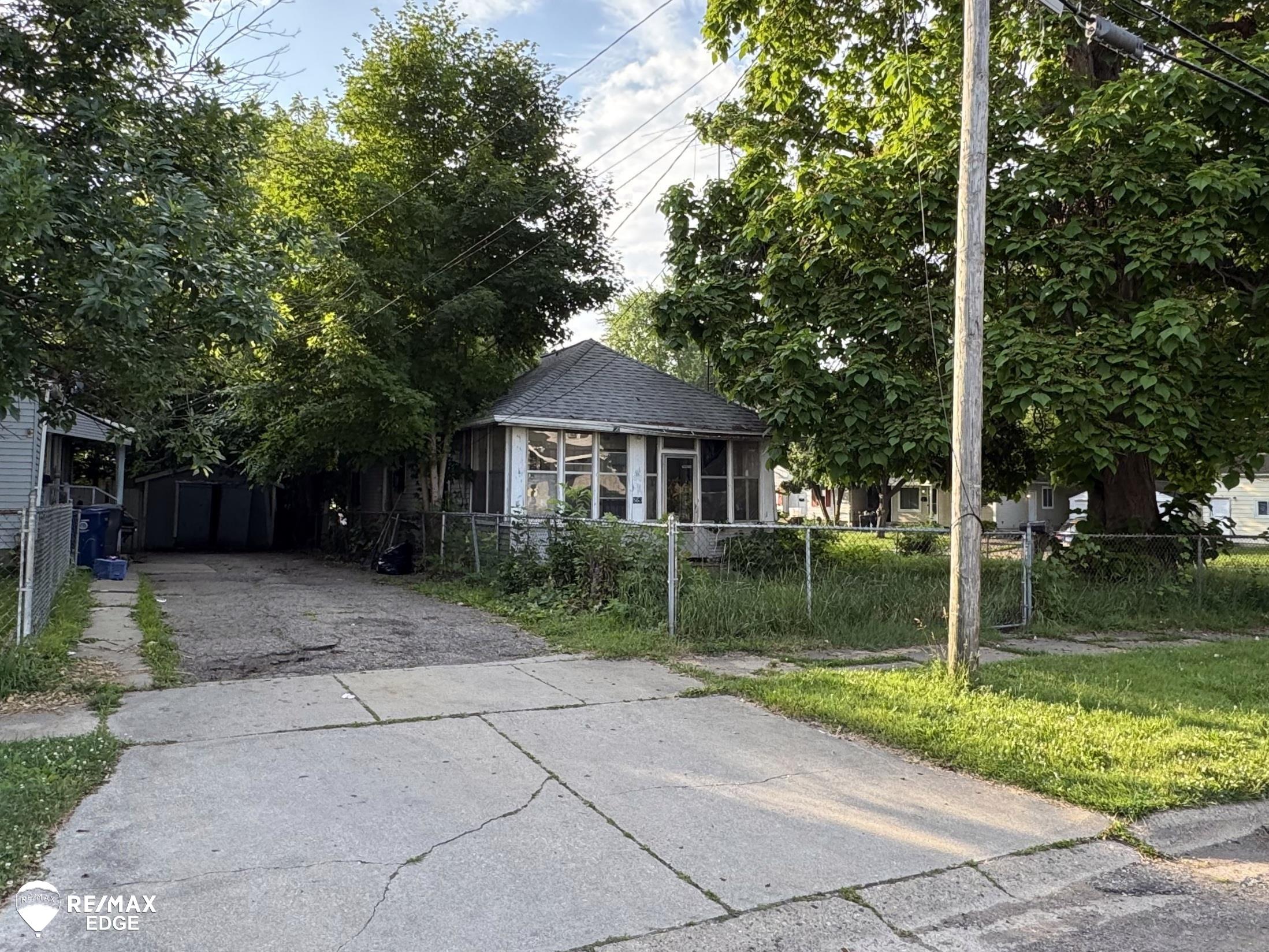 863 Tacken Street Flint, MI 48532 - Photo 3 of 3