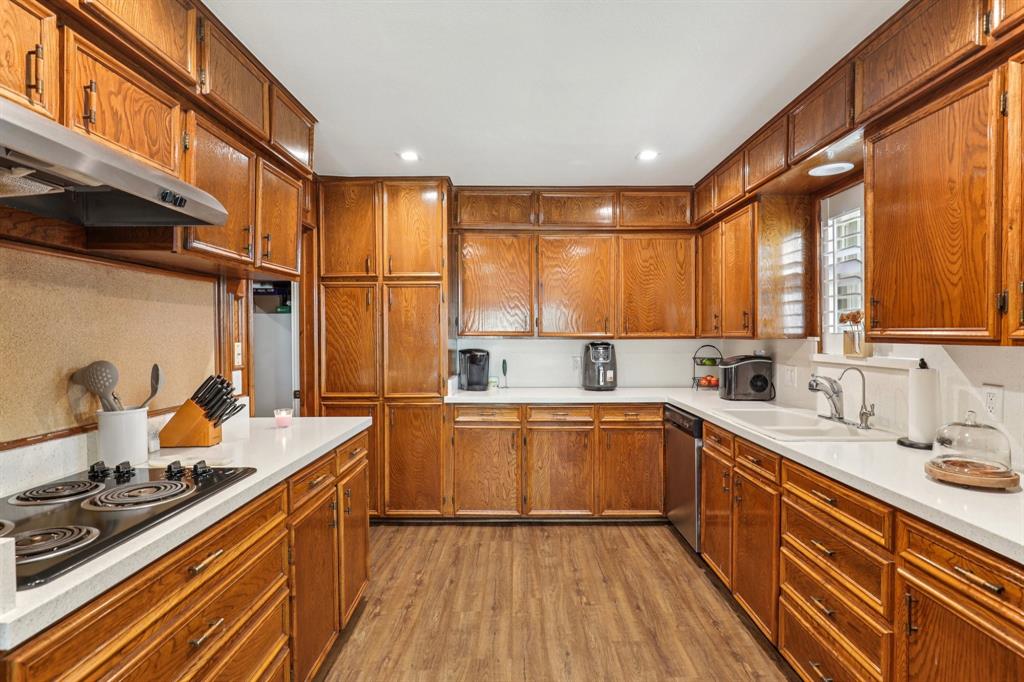 6667 Silver Saddle Road Fort Worth, TX 76126 - Photo 15 of 35 a kitchen with stainless steel appliances granite countertop a sink stove and cabinets