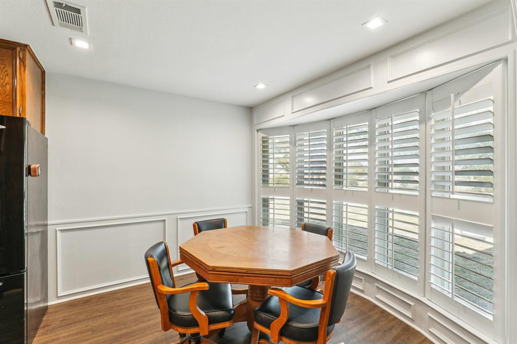 6667 Silver Saddle Road Fort Worth, TX 76126 - Photo 17 of 35 a dining room with furniture and window
