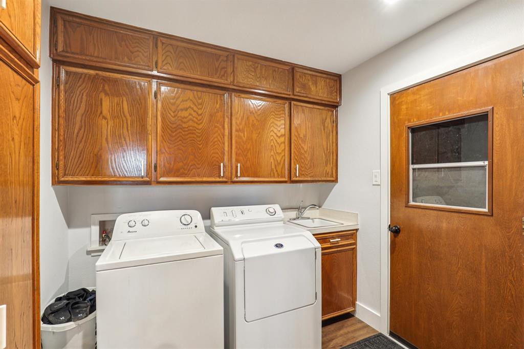 6667 Silver Saddle Road Fort Worth, TX 76126 - Photo 18 of 35 a utility room with dryer and washer
