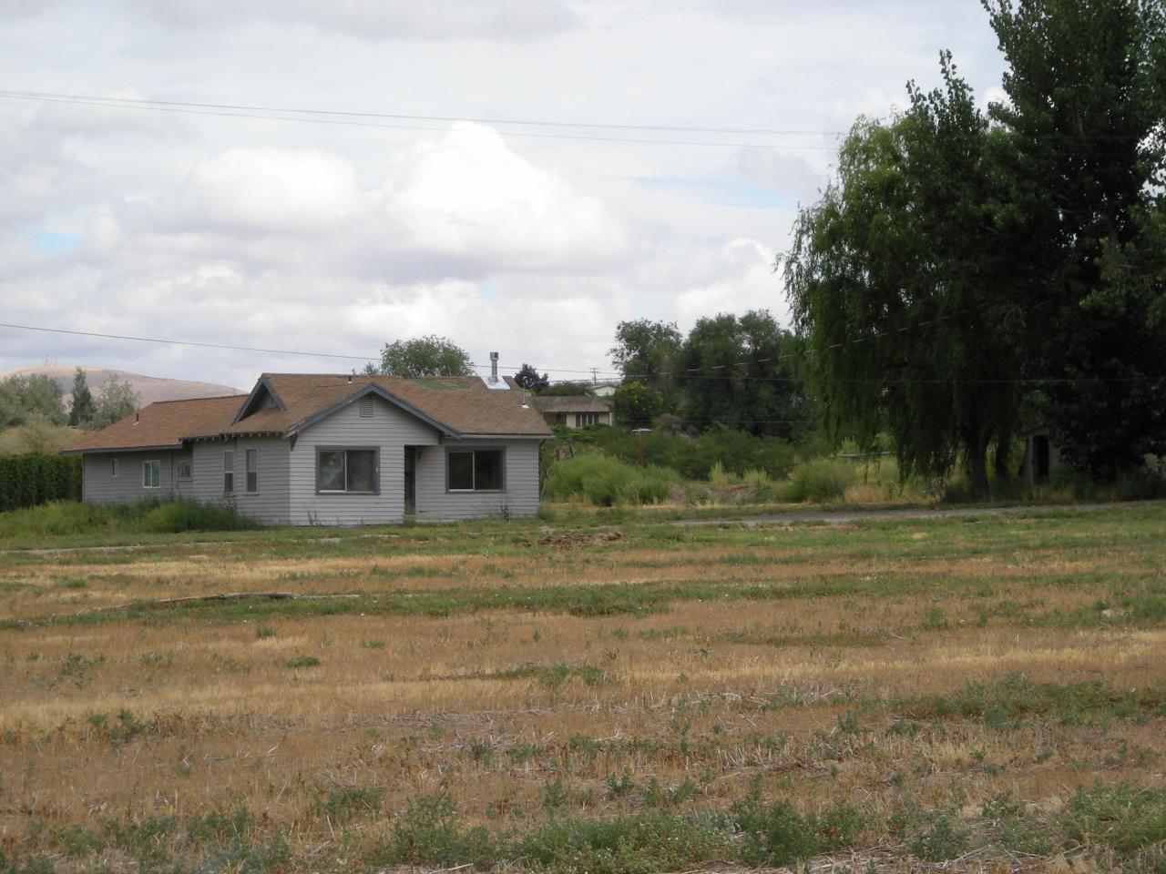 5302 Gamache Road Moxee, WA 98936 - Photo 1 of 7 a view of a house with a big yard