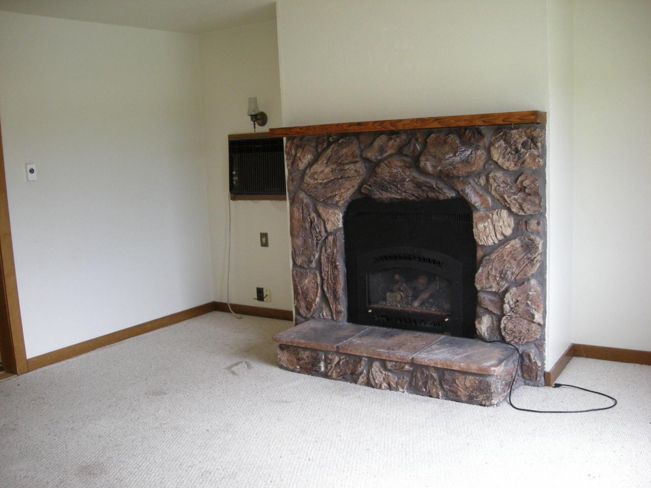 5302 Gamache Road Moxee, WA 98936 - Photo 5 of 7 a living room with a fireplace