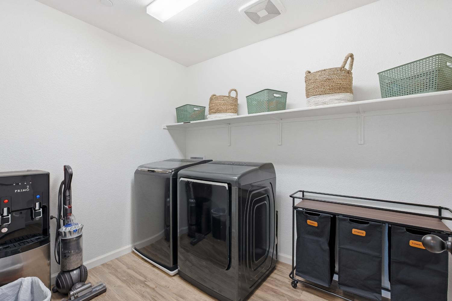 7240 Encore Way Roseville, CA 95747 - Photo 39 of 52 a utility room with dryer and washer