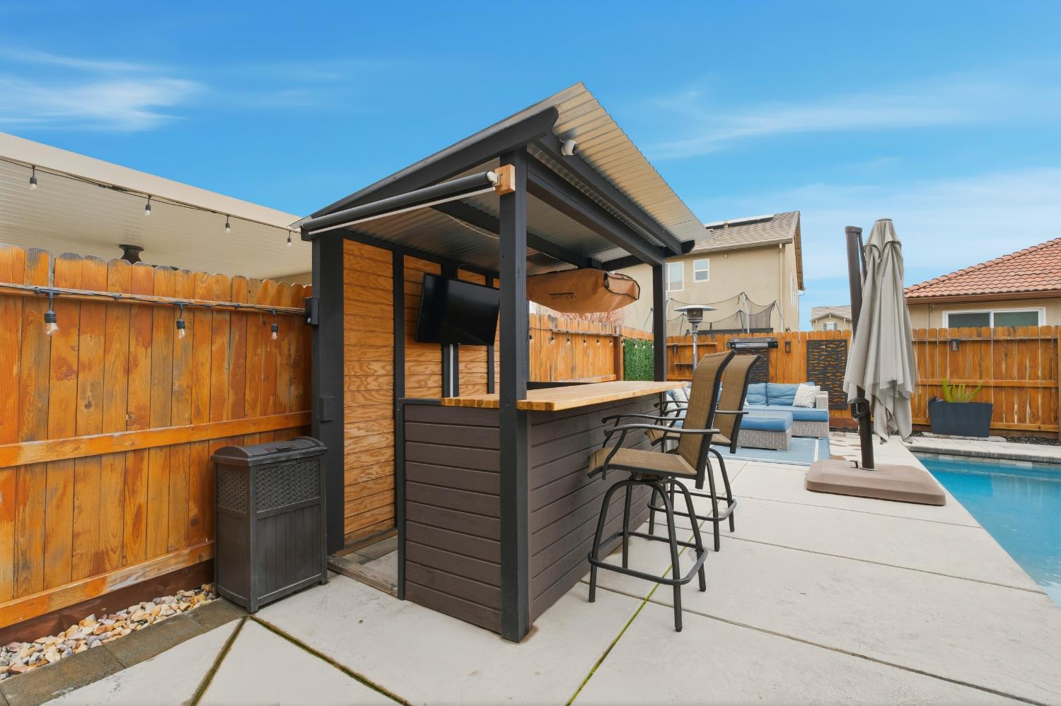 7240 Encore Way Roseville, CA 95747 - Photo 41 of 52 an outdoor space with seating