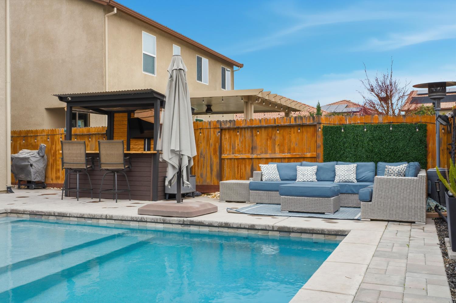 7240 Encore Way Roseville, CA 95747 - Photo 48 of 52 a view of a house with swimming pool and sitting area