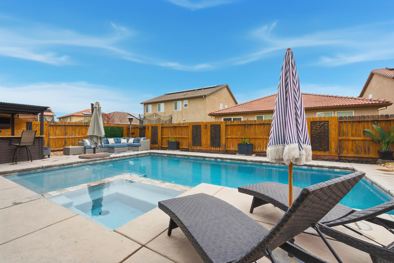 7240 Encore Way Roseville, CA 95747 - Photo 50 of 52 a view of a chairs and table on the terrace