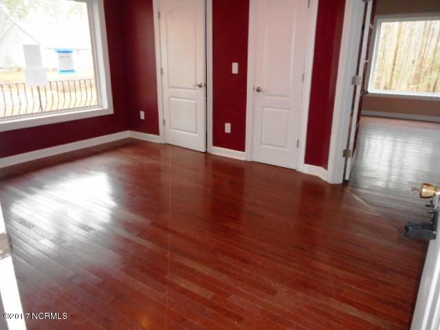 202 Huntcliff Road New Bern, NC 28560 - Photo 6 of 19 202 Huntcliff FOYER