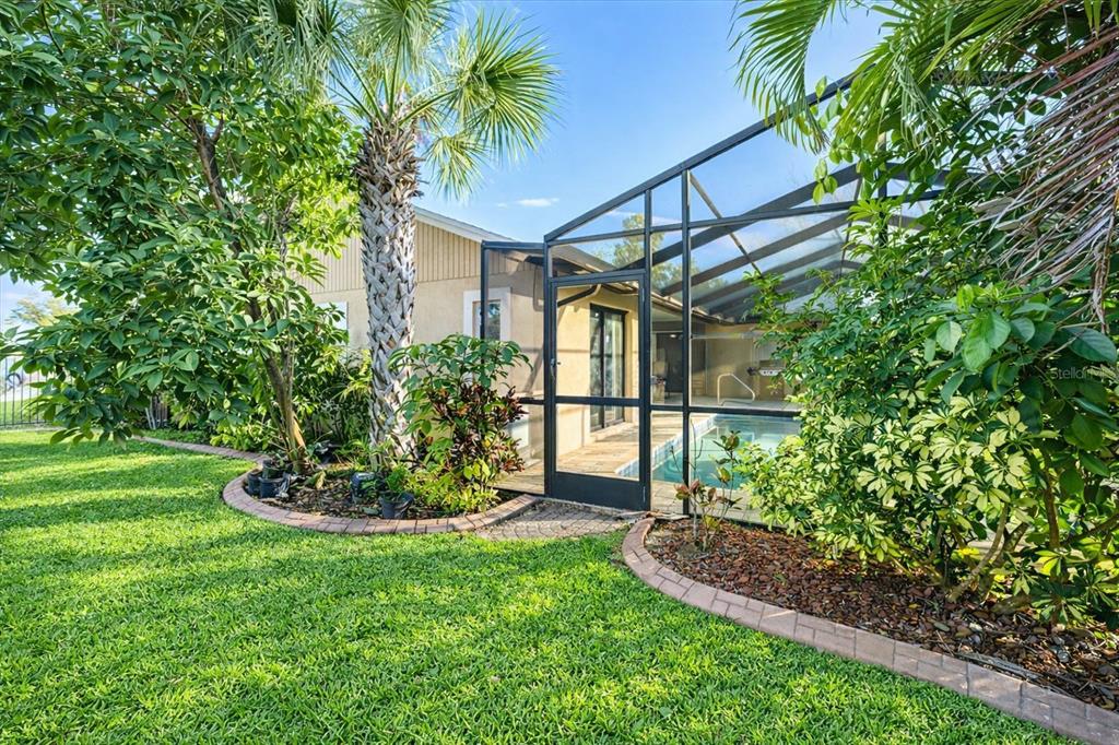 1627 Del Monte Court Venice, FL 34293 - Photo 38 of 78 a view of a backyard