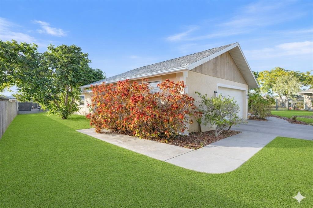 1627 Del Monte Court Venice, FL 34293 - Photo 39 of 78 a view of a backyard with potted plants and large tree
