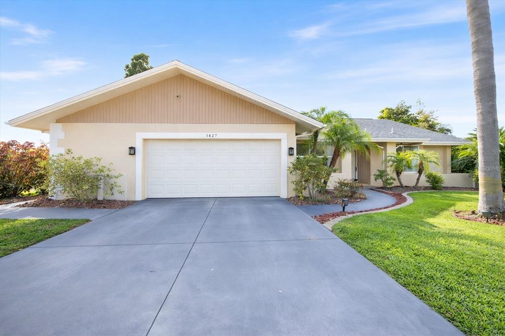 1627 Del Monte Court Venice, FL 34293 - Photo 41 of 78 a view of a back yard of the house
