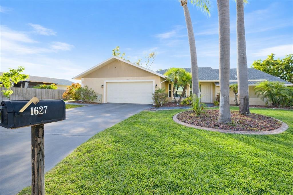 1627 Del Monte Court Venice, FL 34293 - Photo 43 of 78 a front view of a house with garden
