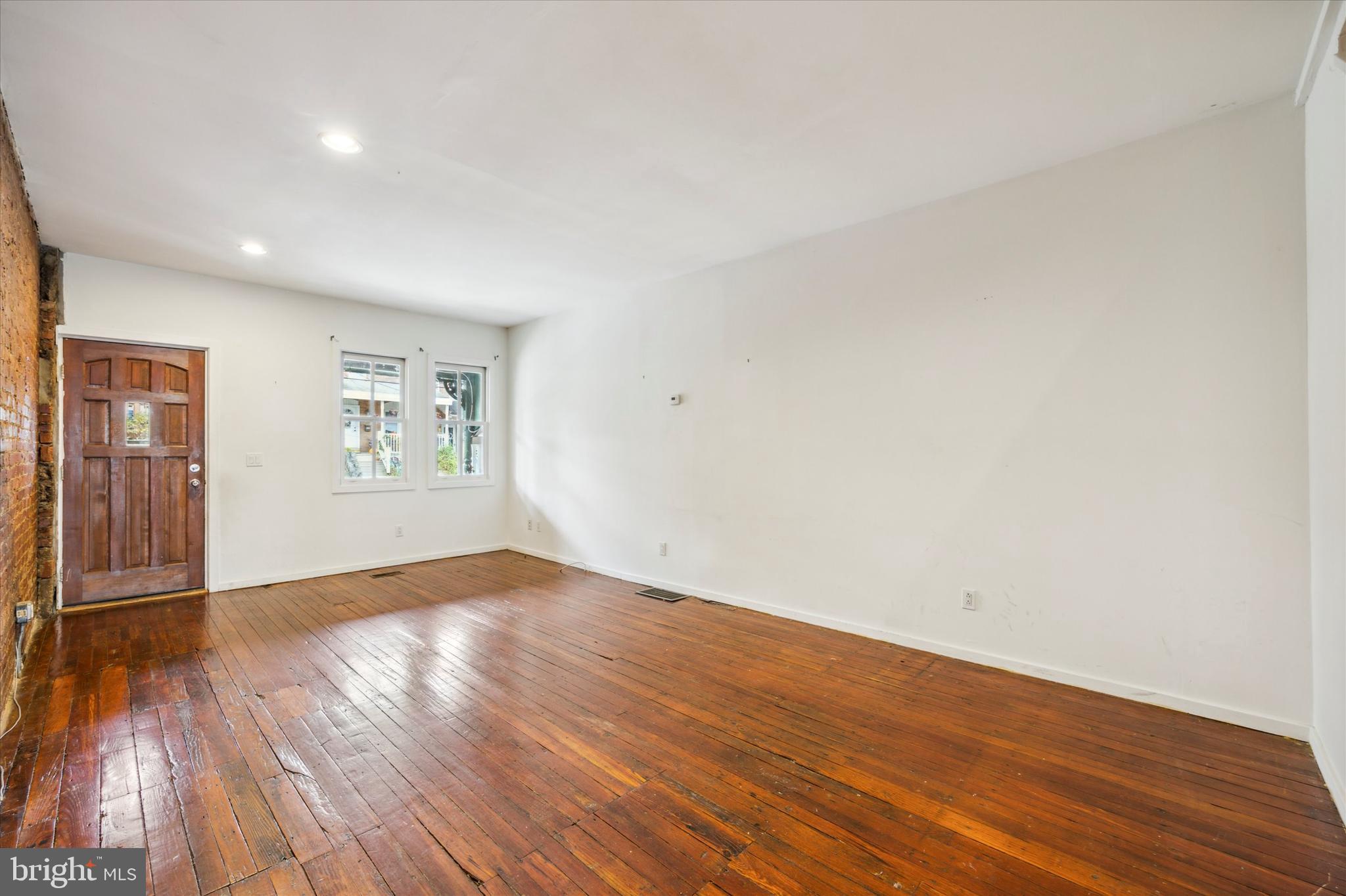 4428 Fleming Street Philadelphia, PA 19128 - Photo 5 of 26 Living/Dining