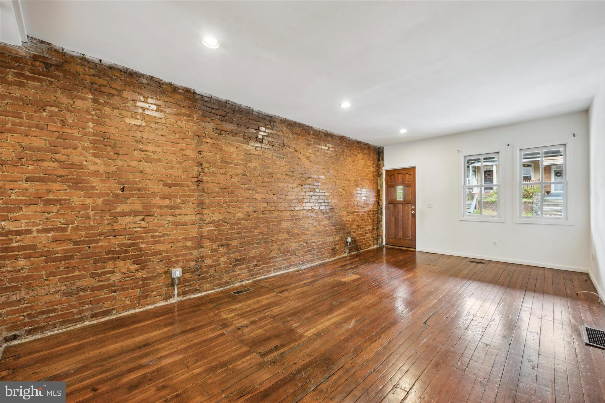 4428 Fleming Street Philadelphia, PA 19128 - Photo 6 of 26 Living/Dining