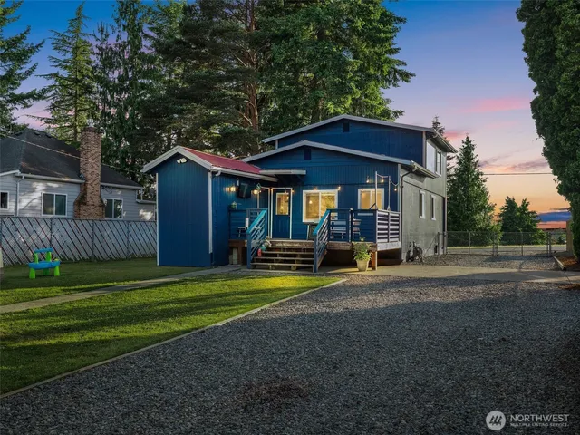 a view of a chair and table in the backyard
