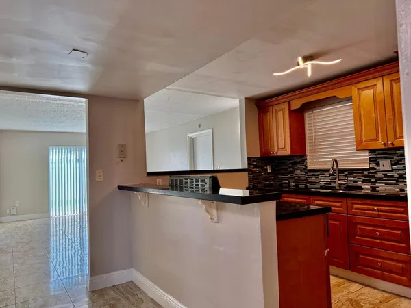 $2,350 | 714 Southwest 81st Avenue, Unit 8A, North Lauderdale, FL 33068