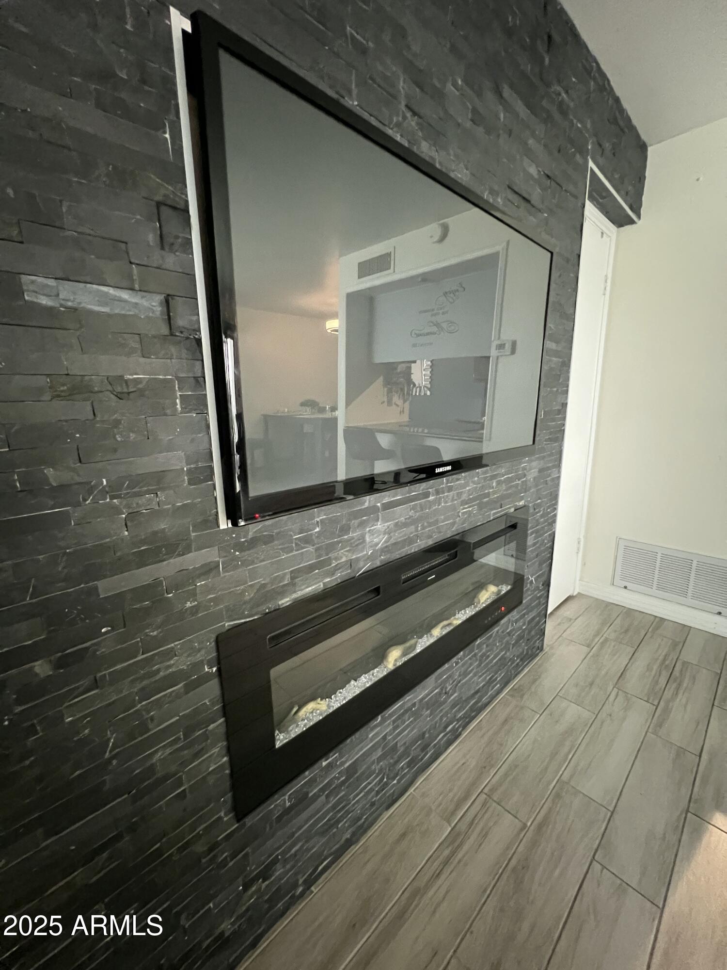 5212 North 42nd Lane Phoenix, AZ 85019 - Photo 4 of 16