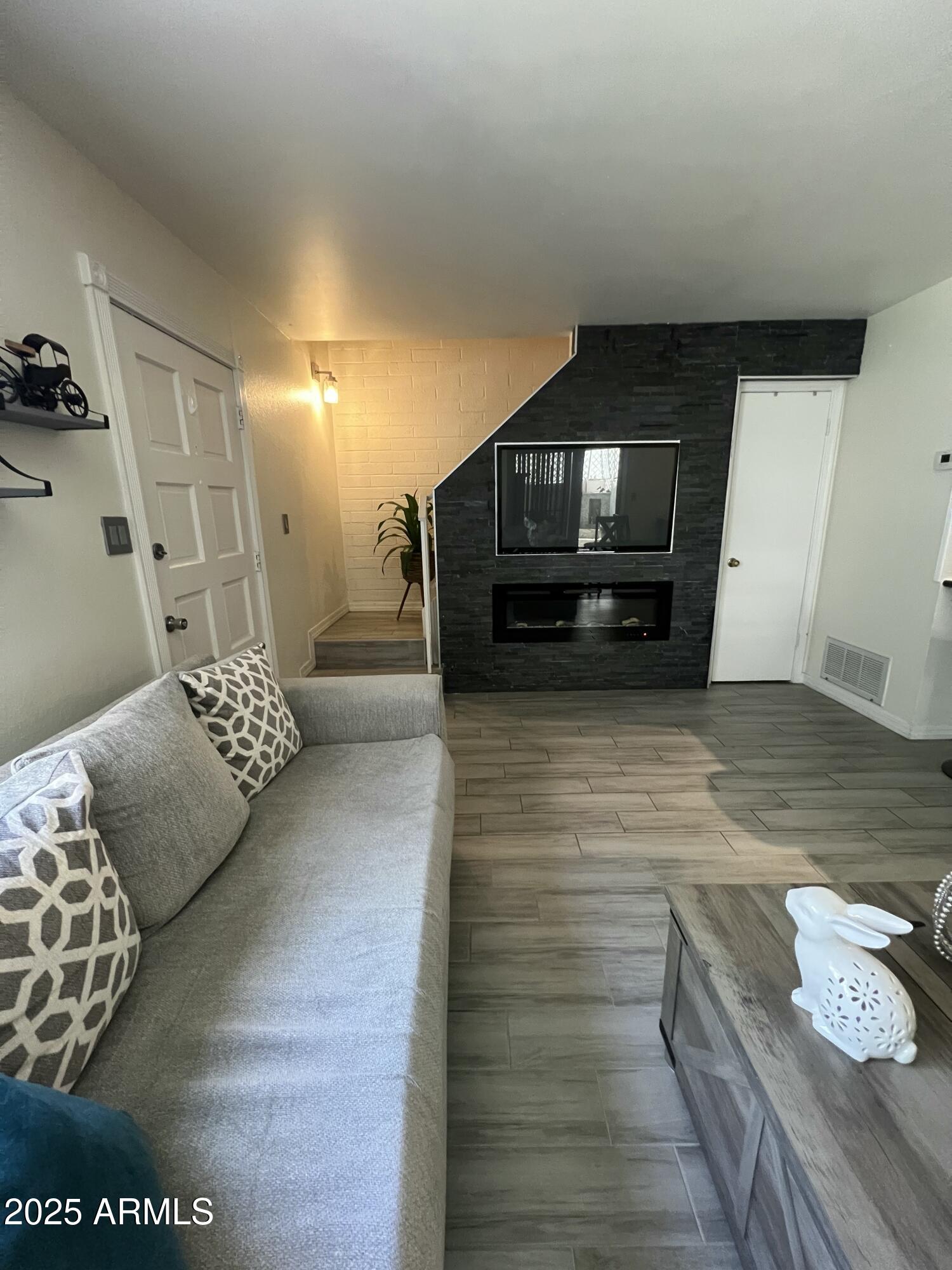 5212 North 42nd Lane Phoenix, AZ 85019 - Photo 6 of 16 a living room with furniture