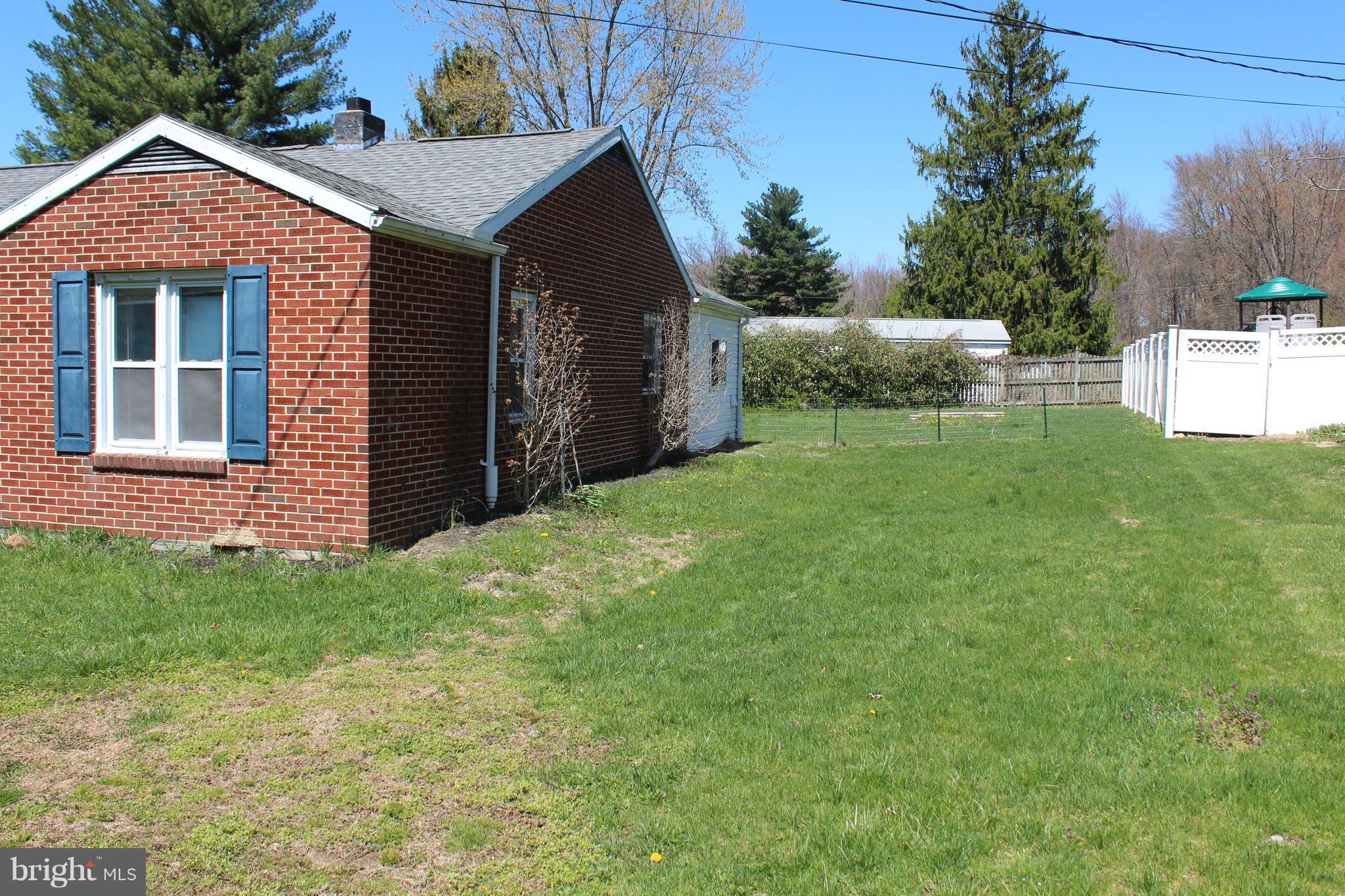 21322 Greenbrier Road Boonsboro, MD 21713 - Photo 19 of 21 Side yard view