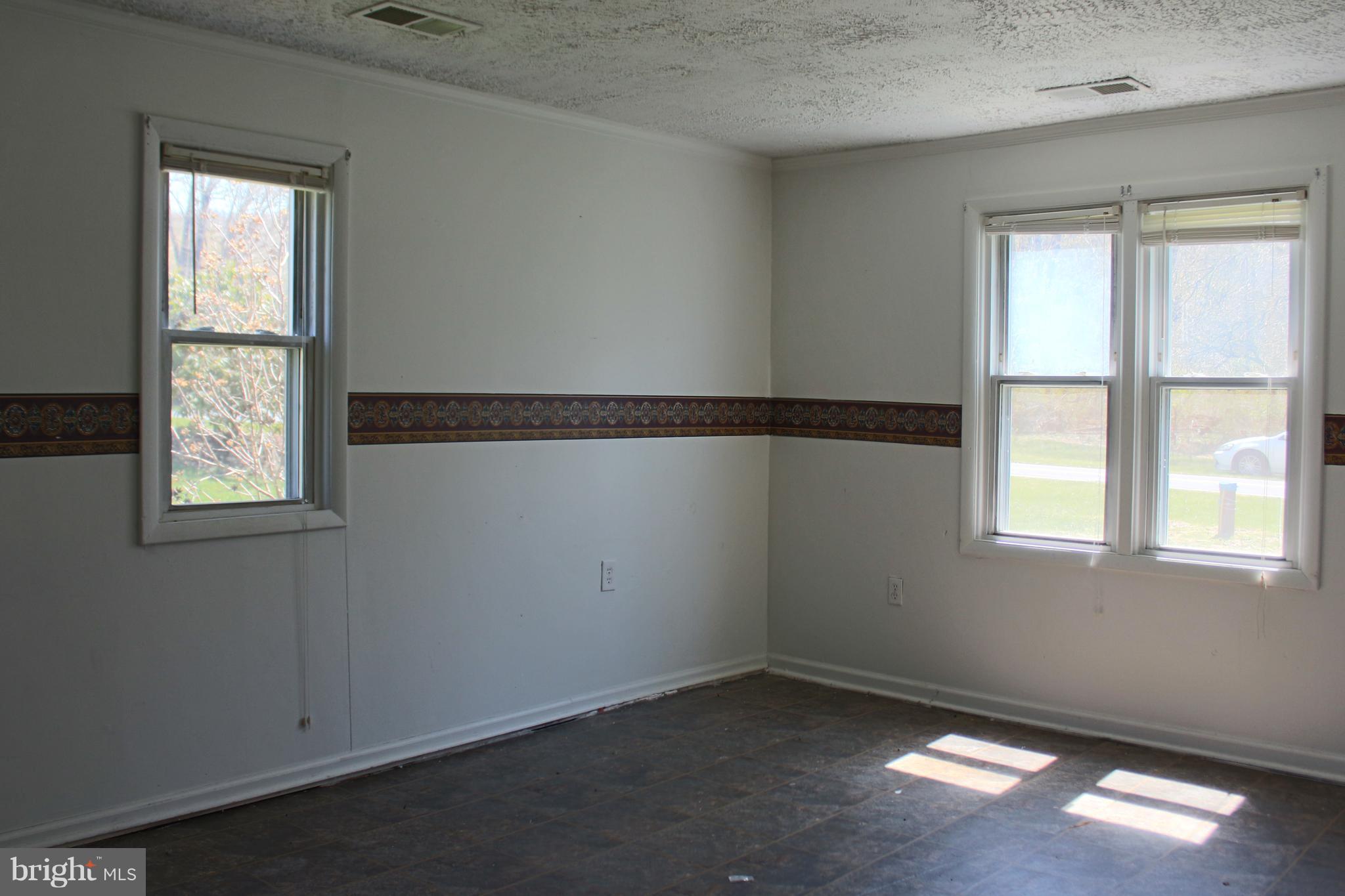 21322 Greenbrier Road Boonsboro, MD 21713 - Photo 4 of 21 Living Room