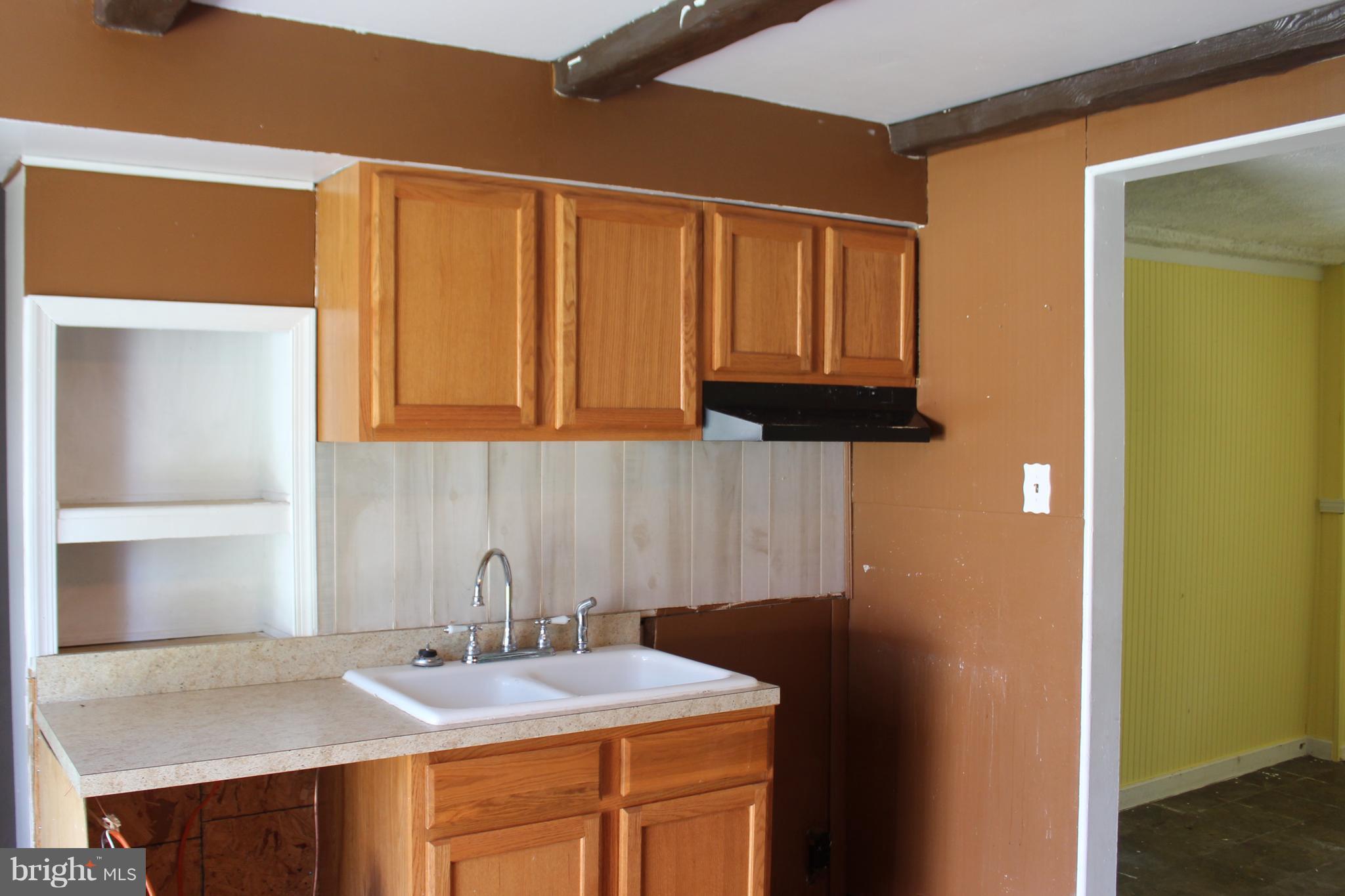 21322 Greenbrier Road Boonsboro, MD 21713 - Photo 9 of 21 Kitchen