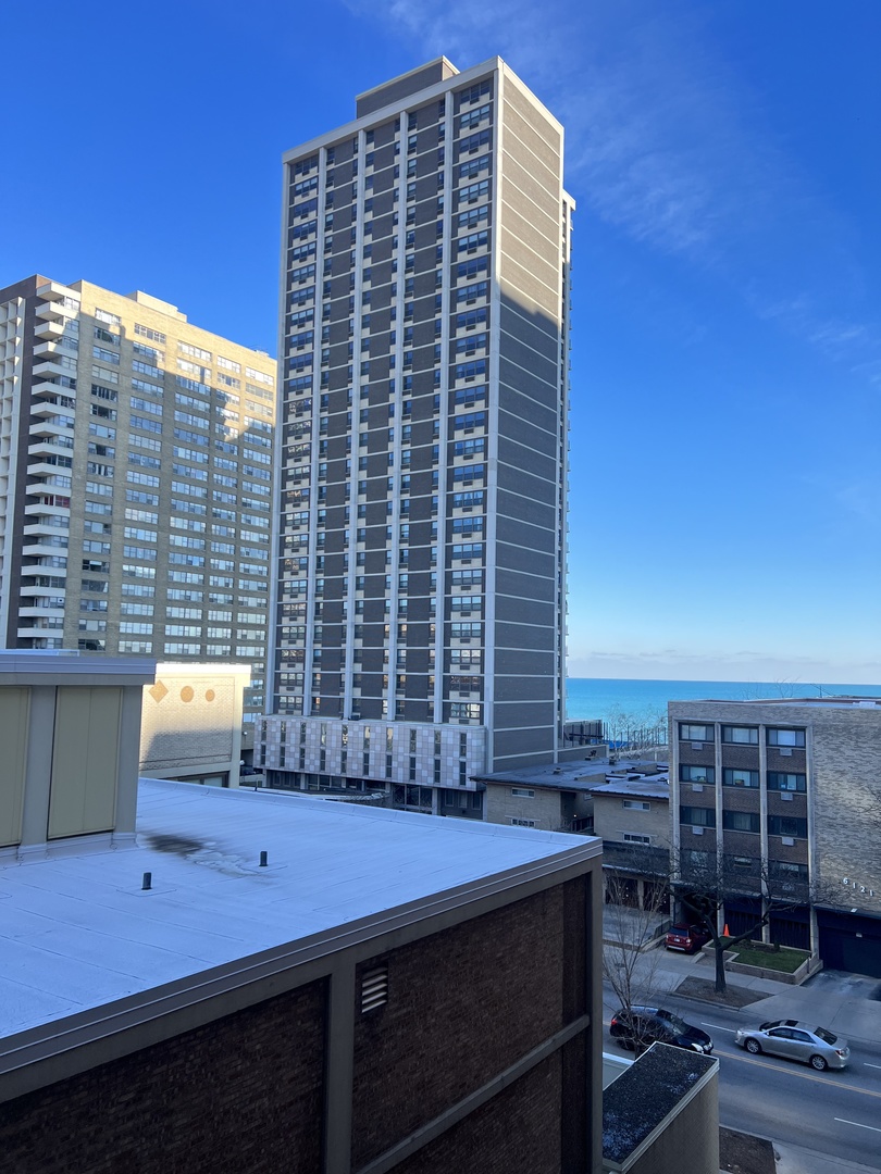 6118 North Sheridan Road, Unit 607 Chicago, IL 60660 - Photo 3 of 13 Gallery Image 3