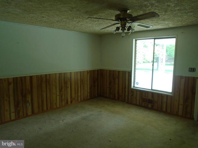 1102 Middleborough Road Baltimore, MD 21221 - Photo 3 of 19 Living Room