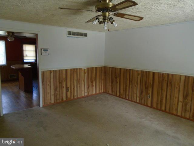 1102 Middleborough Road Baltimore, MD 21221 - Photo 4 of 19 Living Room