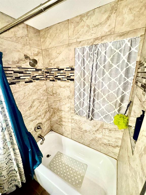 5216 Terrace Trail Sansom Park, TX 76114 - Photo 14 of 34 a bathroom with a bathtub and shower