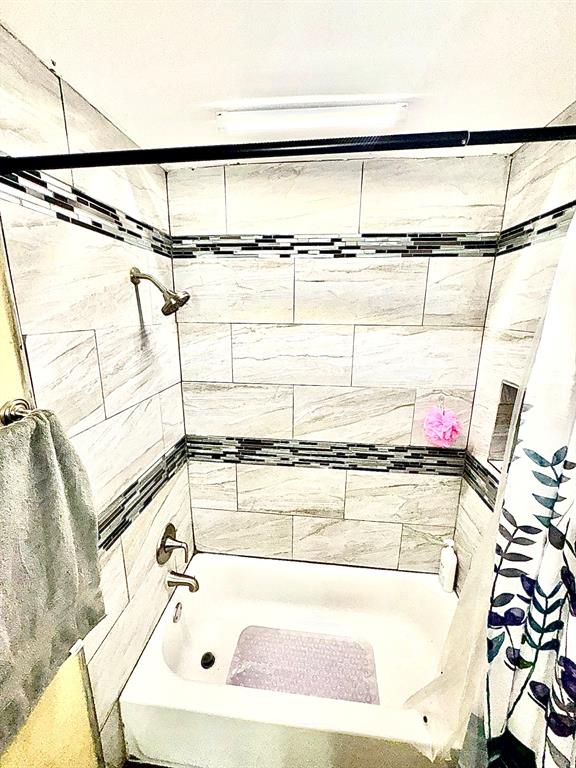 5216 Terrace Trail Sansom Park, TX 76114 - Photo 27 of 34 a bathroom with a shower