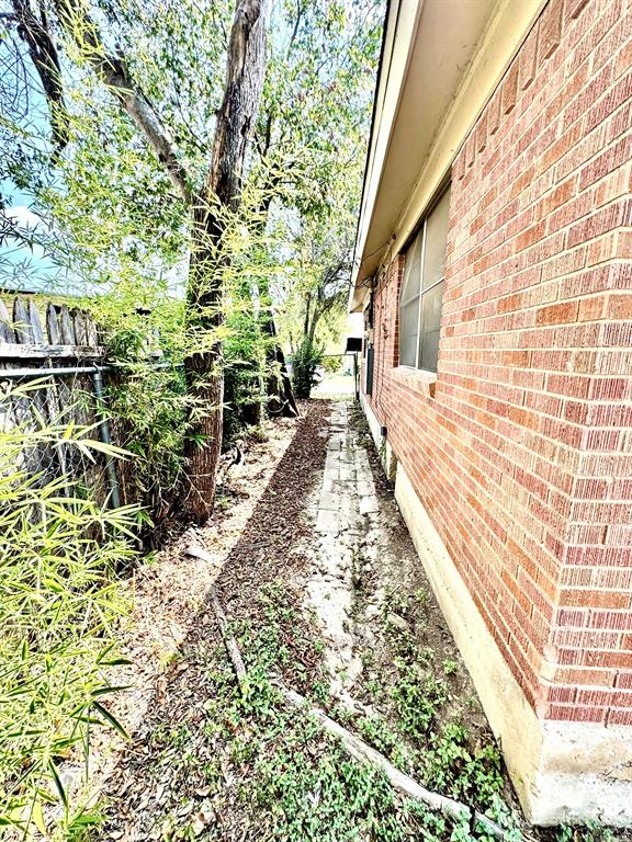 5216 Terrace Trail Sansom Park, TX 76114 - Photo 29 of 34 front view of a house with a yard