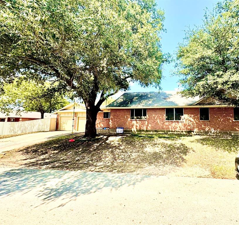 5216 Terrace Trail Sansom Park, TX 76114 - Photo 4 of 34 a front view of a house with a yard
