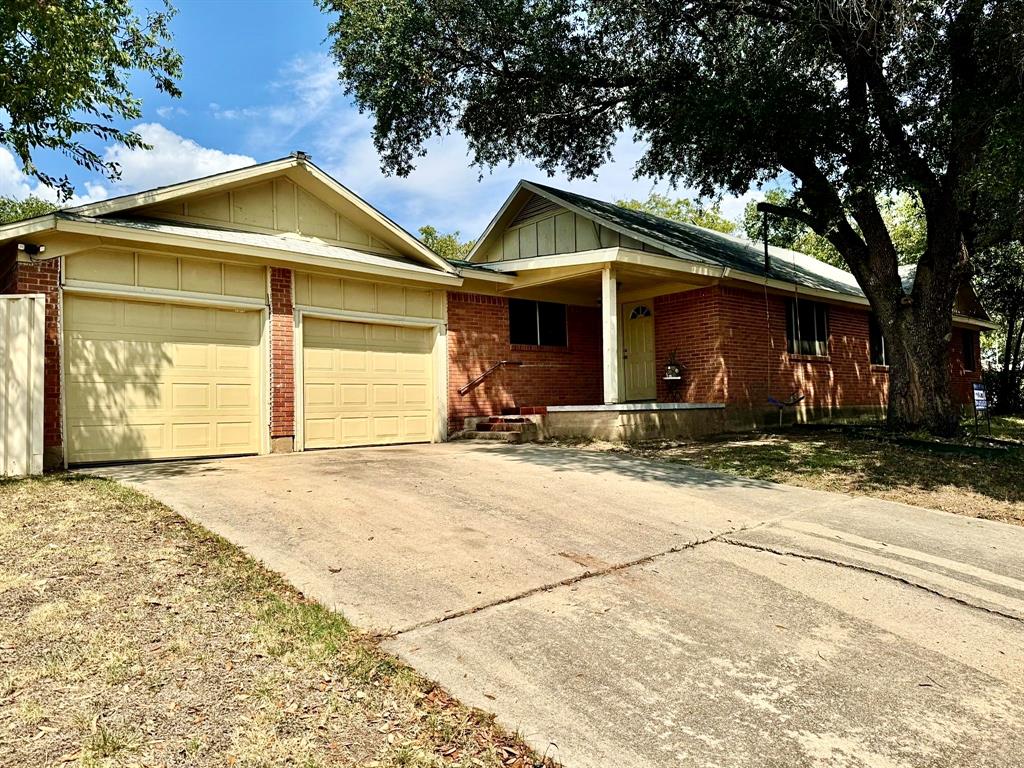 5216 Terrace Trail Sansom Park, TX 76114 - Photo 8 of 34 a view of a house with a yard