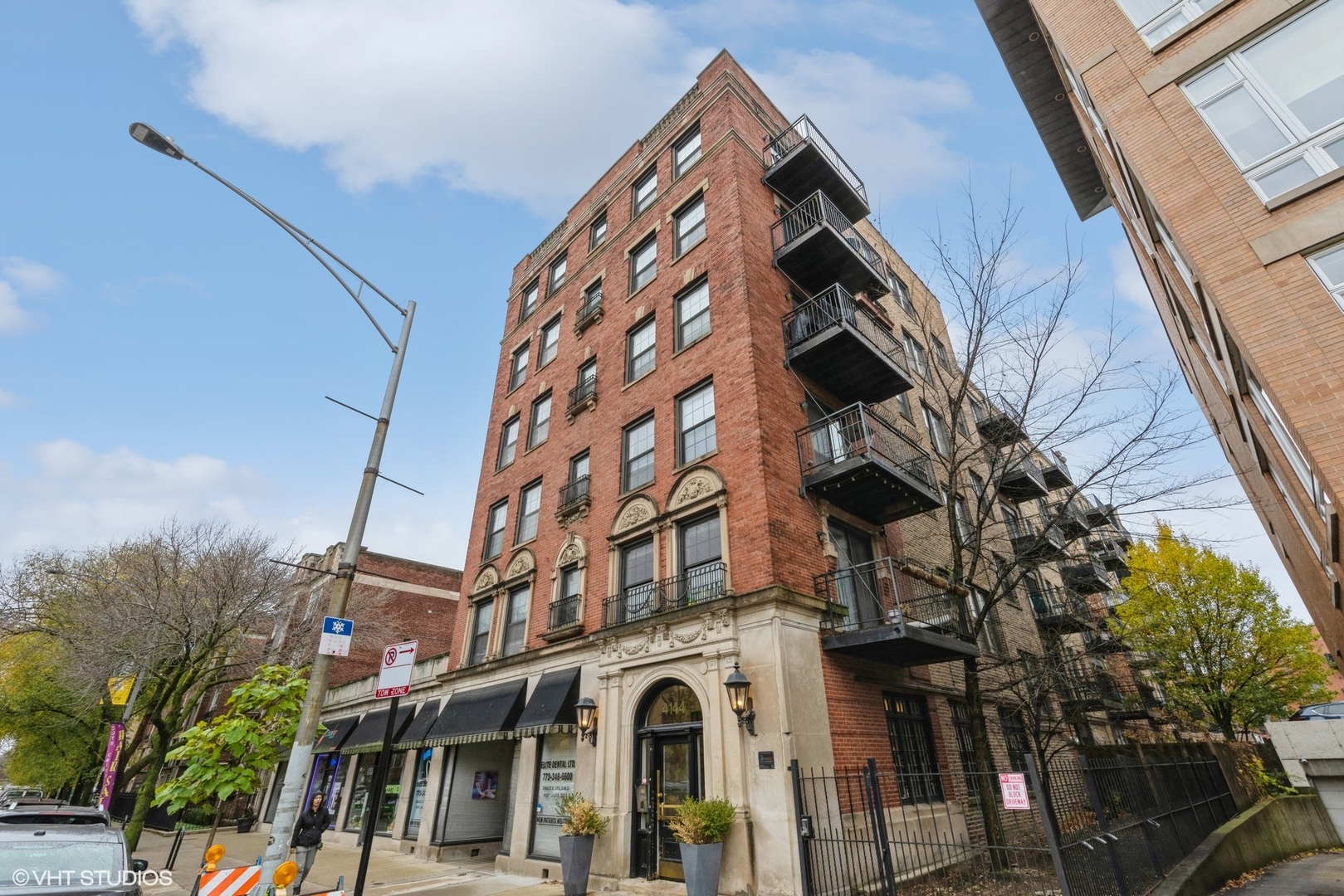 4144 North Sheridan Road, Unit 310 Chicago, IL 60613 - Photo 1 of 21 Gallery Image 1